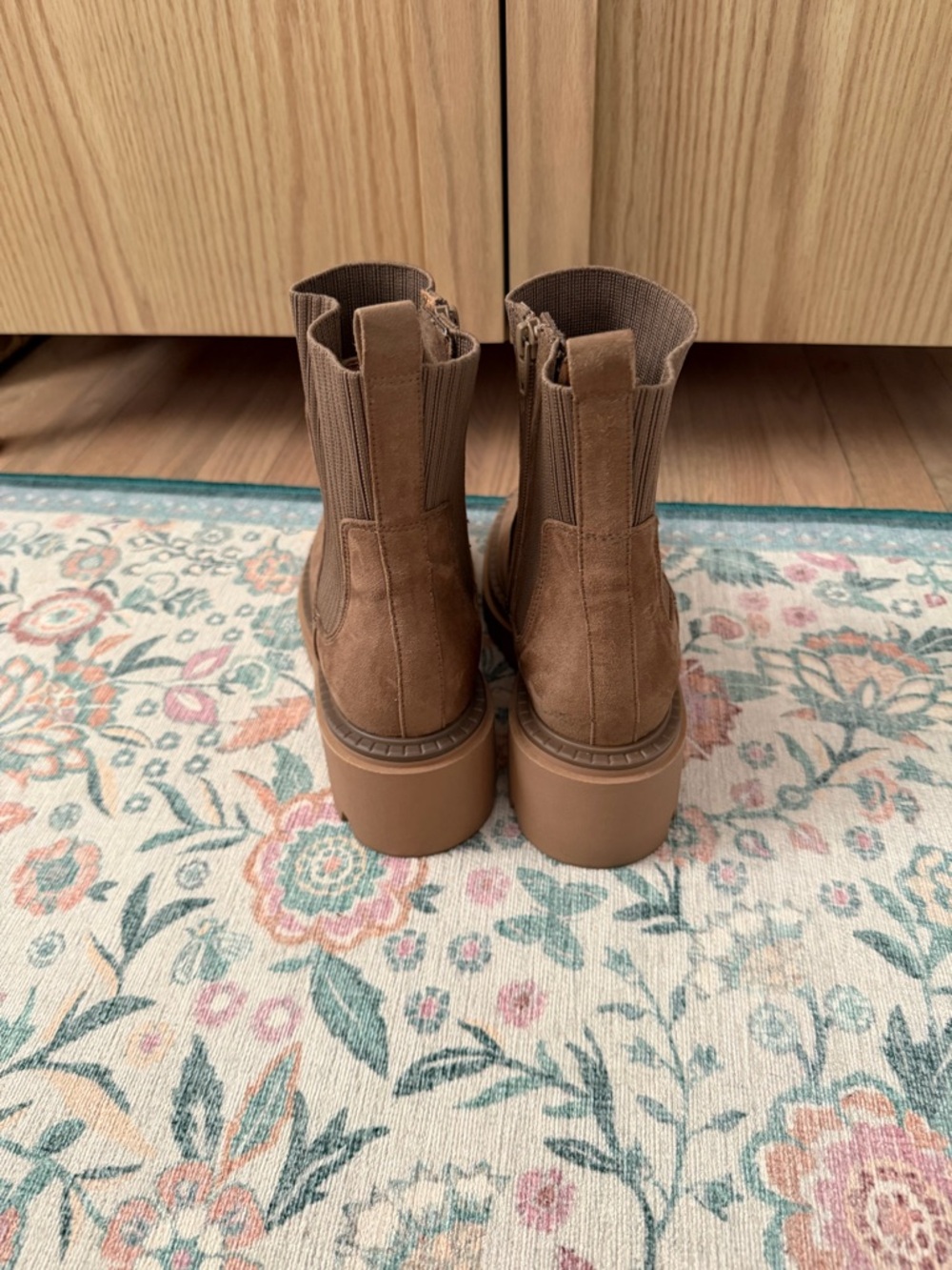 Universal Thread Boot - Picture 3 of 6